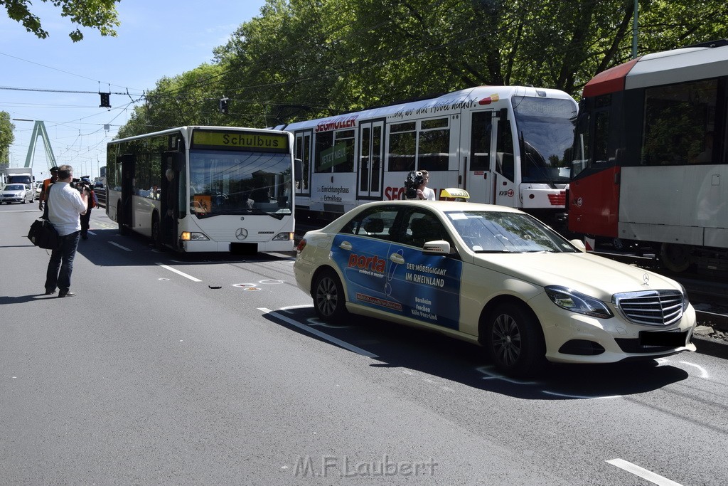 VU Schulbus Taxi Severinsbruecke Rich Innenstadt P45.JPG - Miklos Laubert